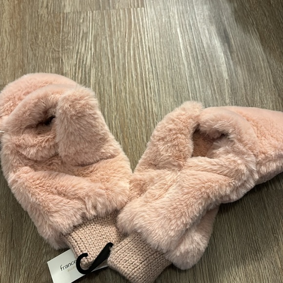 Francesca’s Fuzzy Blush furmittens. Soft and cozy. OS - Picture 2 of 5